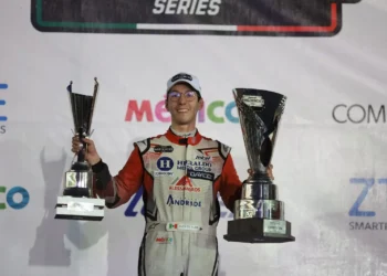 Campeón potosino: Alex de Alba se corona en Nascar Challenge