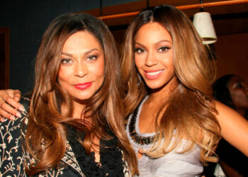 Tina Knowles, madre de Beyoncé, defiende a su hija de acusaciones de “blanqueo”