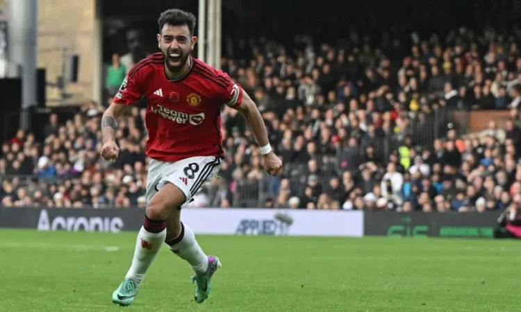 Bruno Fernandes rescata al Manchester United