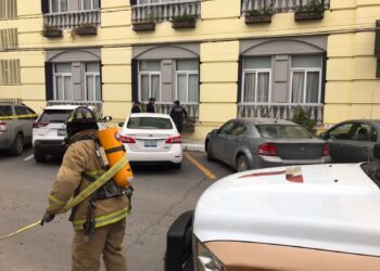 Supuestas bombas frente a Gobierno moviliza a corporaciones