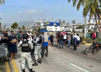 Bloqueo en Acapulco: Damnificados por Otis exigen enseres prometidos