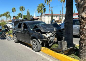 Cuatro lesionados en aparatosa carambola vehicular