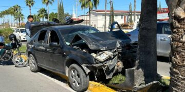Cuatro lesionados en aparatosa carambola vehicular
