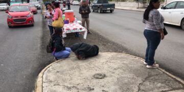 Camioneta atropella a señora en cruce del 7 Bulevar Praxedis Balboa