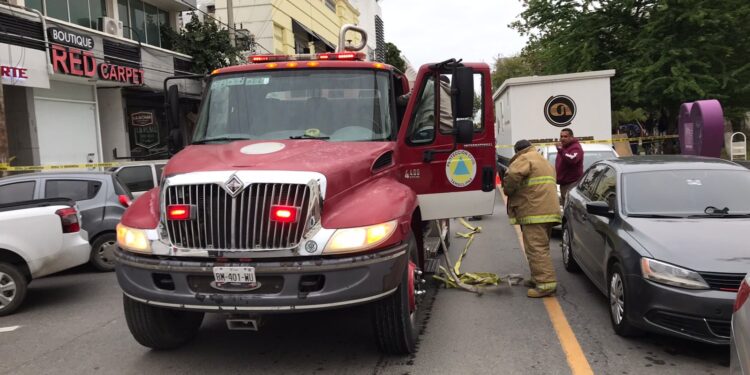 Supuestas bombas frente a Gobierno moviliza a corporaciones