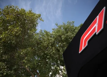 FIA llama a Red Bull, Aston Martin y Williams a revisión tras supuesto exceso de límites en EE.UU