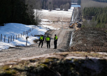 Finlandia cierra su frontera con rusia durante dos semanas en respuesta a crisis migratoria