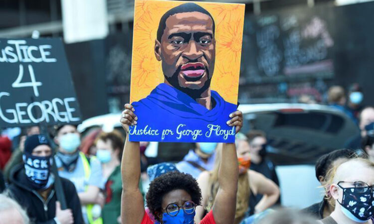 Derek Chauvin, expolicía que asesinó a George Floyd, apuñalado en prisión