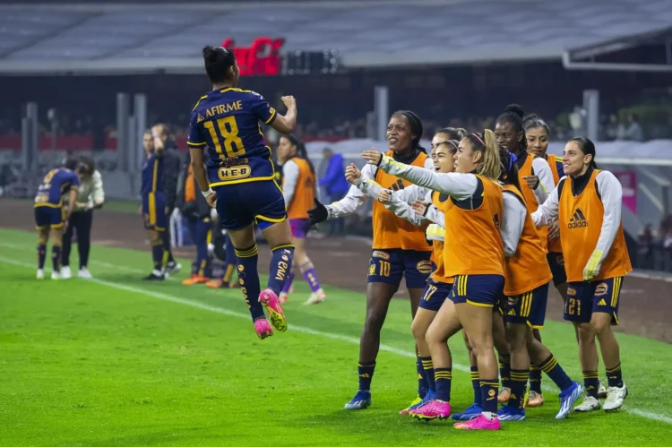Tigres golea al América y se acerca al título