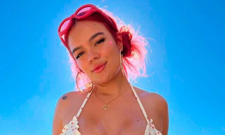 Karol G ofrece concierto sorpresa para reclusas en cárcel Colombiana como parte del ‘Con cora tour’