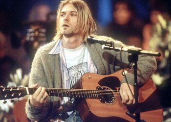 Subastan guitarra de Kurt Cobain por más de 1.5 millones de dólares