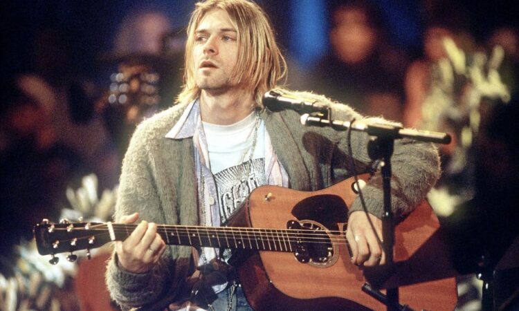 Subastan guitarra de Kurt Cobain por más de 1.5 millones de dólares