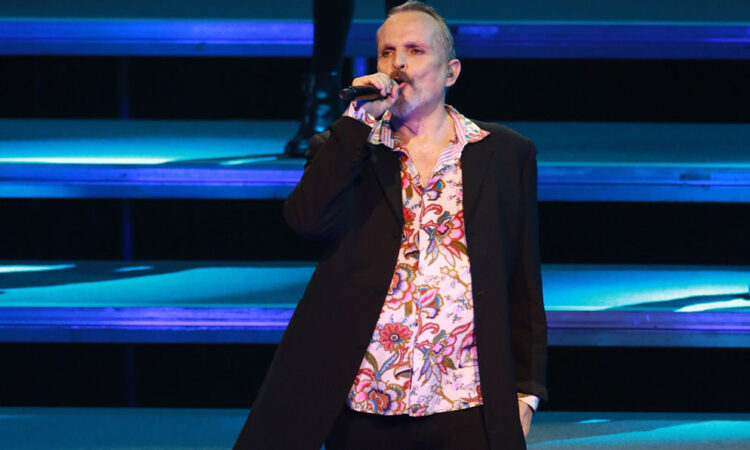 Miguel Bosé Retorna Triunfalmente a su Hogar en la Ciudad de México