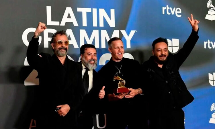Molotov permanece fiel a la vieja escuela en su nueva música y recibe reconocimiento en los Latin Grammy