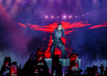 Peso Pluma conquista Monterrey con espectáculo explosivo