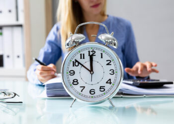 OCDE Lanza Alerta sobre Trabajadores en México: ¿Se Avizora la Jornada de 40 Horas?