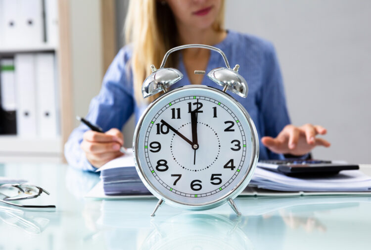 OCDE Lanza Alerta sobre Trabajadores en México: ¿Se Avizora la Jornada de 40 Horas?