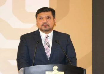 Luis Enrique Orozco designado como gobernador interino de Nuevo León tras sesión legislativa tumultuosa