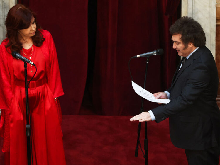 El ultraliberal Javier Milei asume como presidente de Argentina