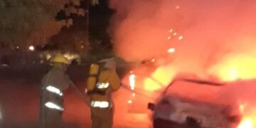 Se incendia vehículo en marcha en la Col. Pedro Sosa de Cd. Victoria