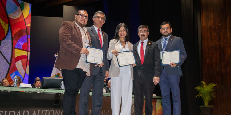 Reafirma gobernador Américo Villarreal respaldo a la Universidad Autónoma de Tamaulipas