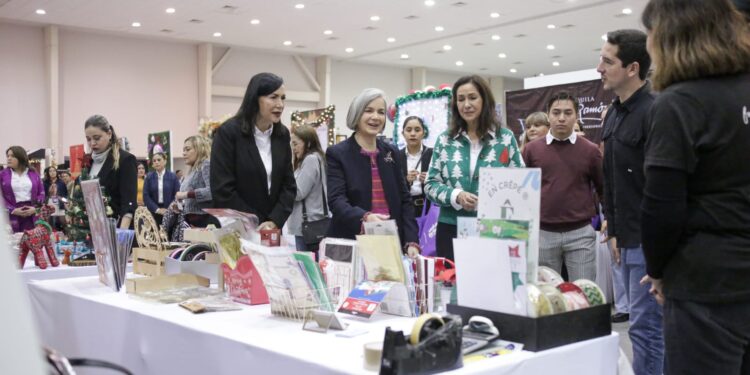 Inaugura María de Villarreal el bazar navideño “Un diciembre para recordar”