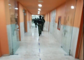 Balaceras y bloqueos de calles en Reynosa dejan un policía muerto