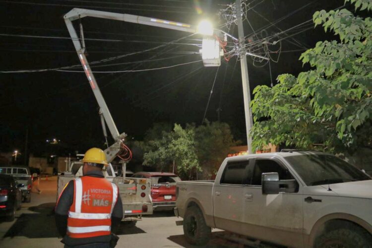 Mejora Gobierno de Victoria alumbrado público en diversas áreas de la ciudad