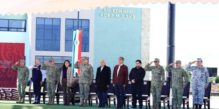 Inaugura AMLO instalaciones del 16o. Regimiento de Caballería Motorizada en Nuevo Laredo