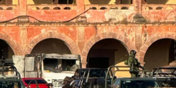 Comando irrumpe en posada de Salvatierra y asesina a 11 jóvenes; 12 resultan heridos