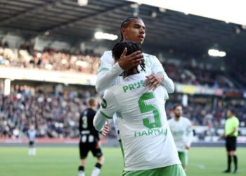 Con Santi Giménez de titular, Feyenoord golea al Heracles 4-0