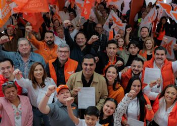 Con acarreados Roberto Lee pide registro como aspirante de MC en Matamoros