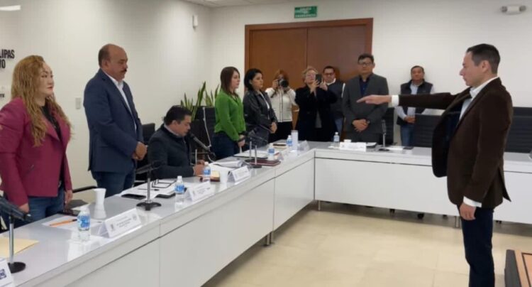 Rinde protesta como Diputado panista el reynosense Raúl Pérez Luévano