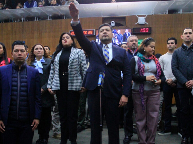 Revoca juez de amparo al gobernador interino nombrado por el Congreso de Nuevo León