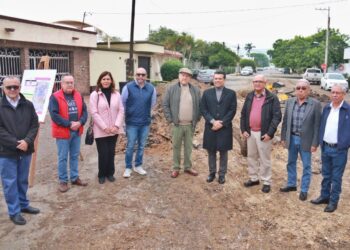 Presidente municipal de Victoria supervisa obras de drenaje sanitario en compañía de vecinos