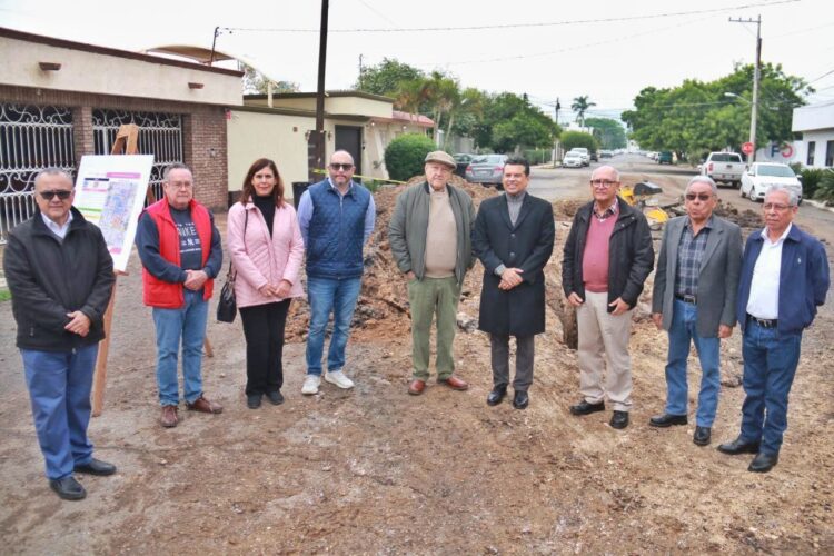 Presidente municipal de Victoria supervisa obras de drenaje sanitario en compañía de vecinos