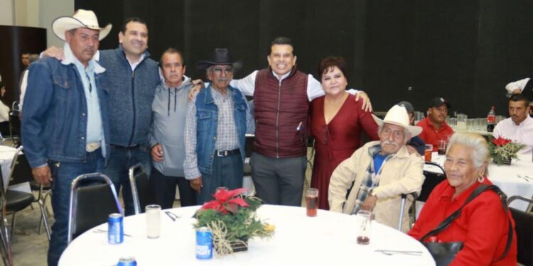 Renueva alcalde de Victoria con sindicato voluntad para trabajar juntos por la ciudad