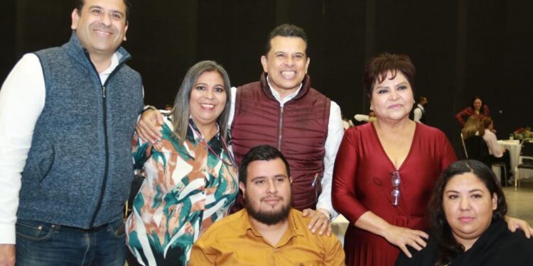 Renueva alcalde de Victoria con sindicato voluntad para trabajar juntos por la ciudad