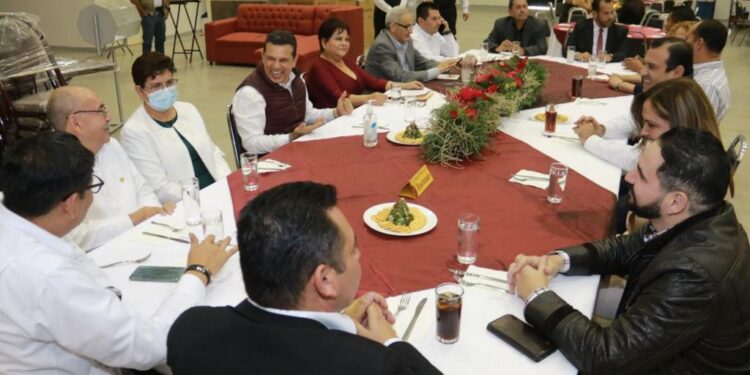 Renueva alcalde de Victoria con sindicato voluntad para trabajar juntos por la ciudad