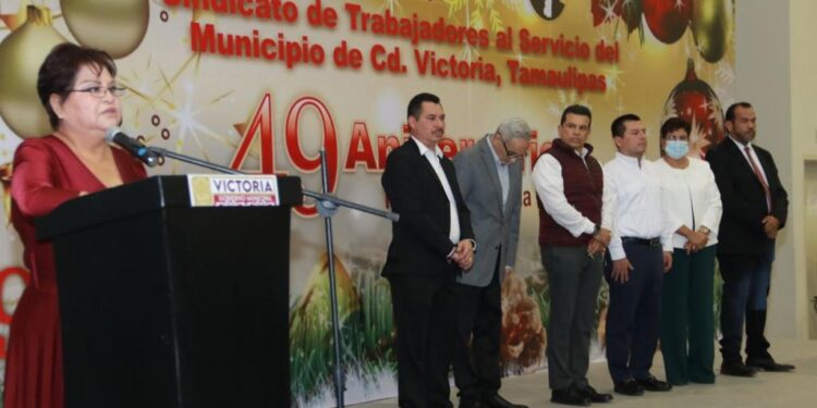 Renueva alcalde de Victoria con sindicato voluntad para trabajar juntos por la ciudad