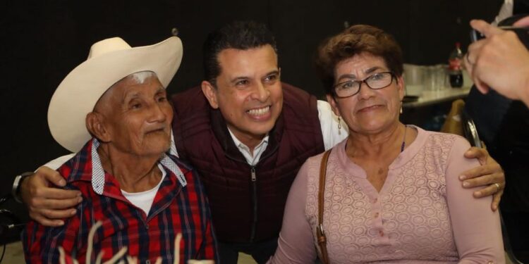 Renueva alcalde de Victoria con sindicato voluntad para trabajar juntos por la ciudad