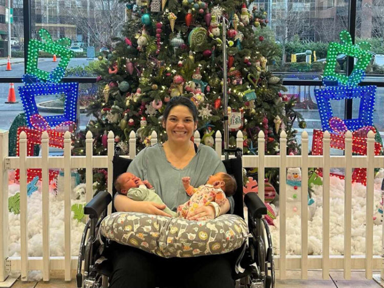 Nacen mellizas que crecieron en dos úteros diferentes de su madre