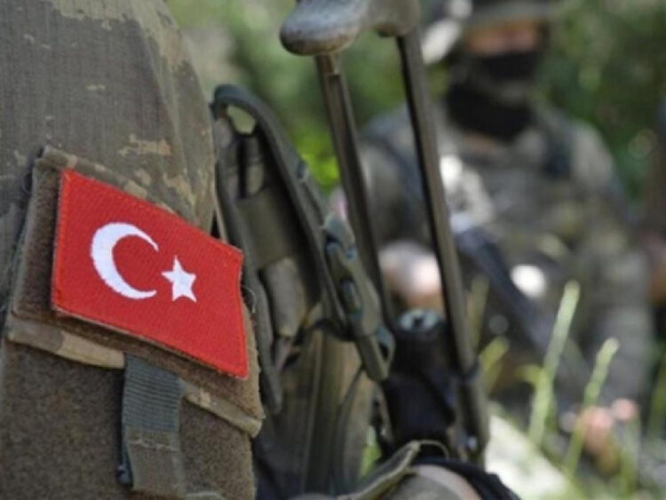 Turquía lanza ataques aéreos en Irak y Siria tras muerte de doce soldados