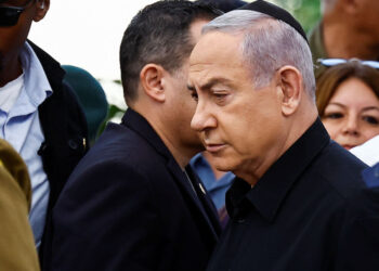 Netanyahu visita Gaza y promete intensificar ofensiva israelí contra Hamás