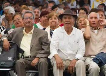 Anuncia AMLO pagos adelantados de pensión a adultos mayores por veda electoral