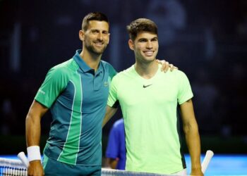 Carlos Alcaraz vence a Djokovic en su último duelo del año 2023