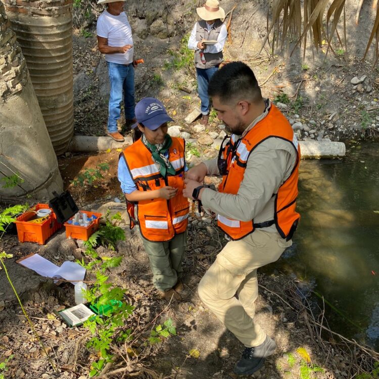 Estudiantes de la UAT realizan el muestreo de agua subterránea en municipios de Tamaulipas