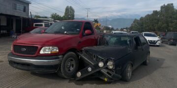 Conductor de caribe causa choque en el Fracc. “Viento Huasteco”