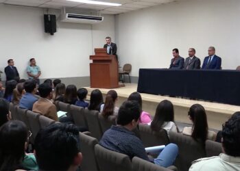 Difunde la UAT temas especializados de odontología