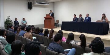 Difunde la UAT temas especializados de odontología